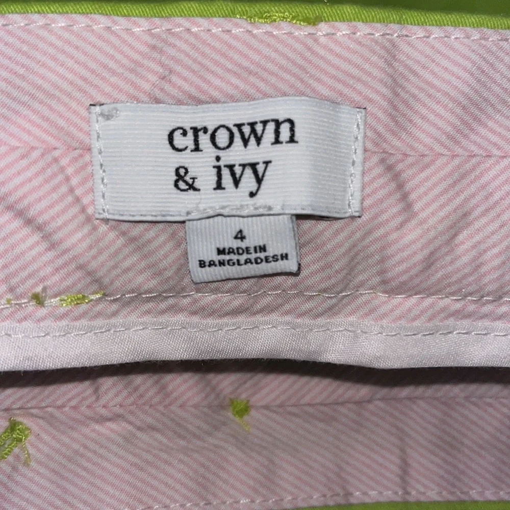 Crown & Ivy women's flat-front shorts size 4 NWT Bright Green
